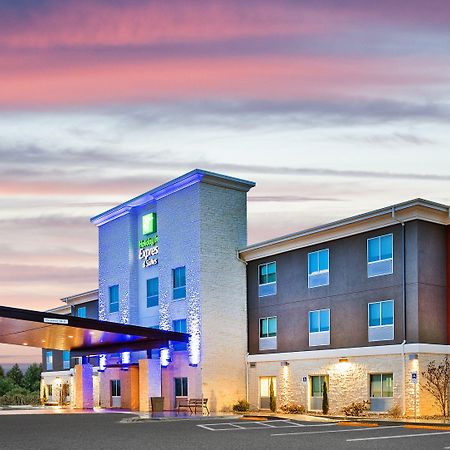 Holiday Inn Express & Suites Junction By Ihg Exterior photo