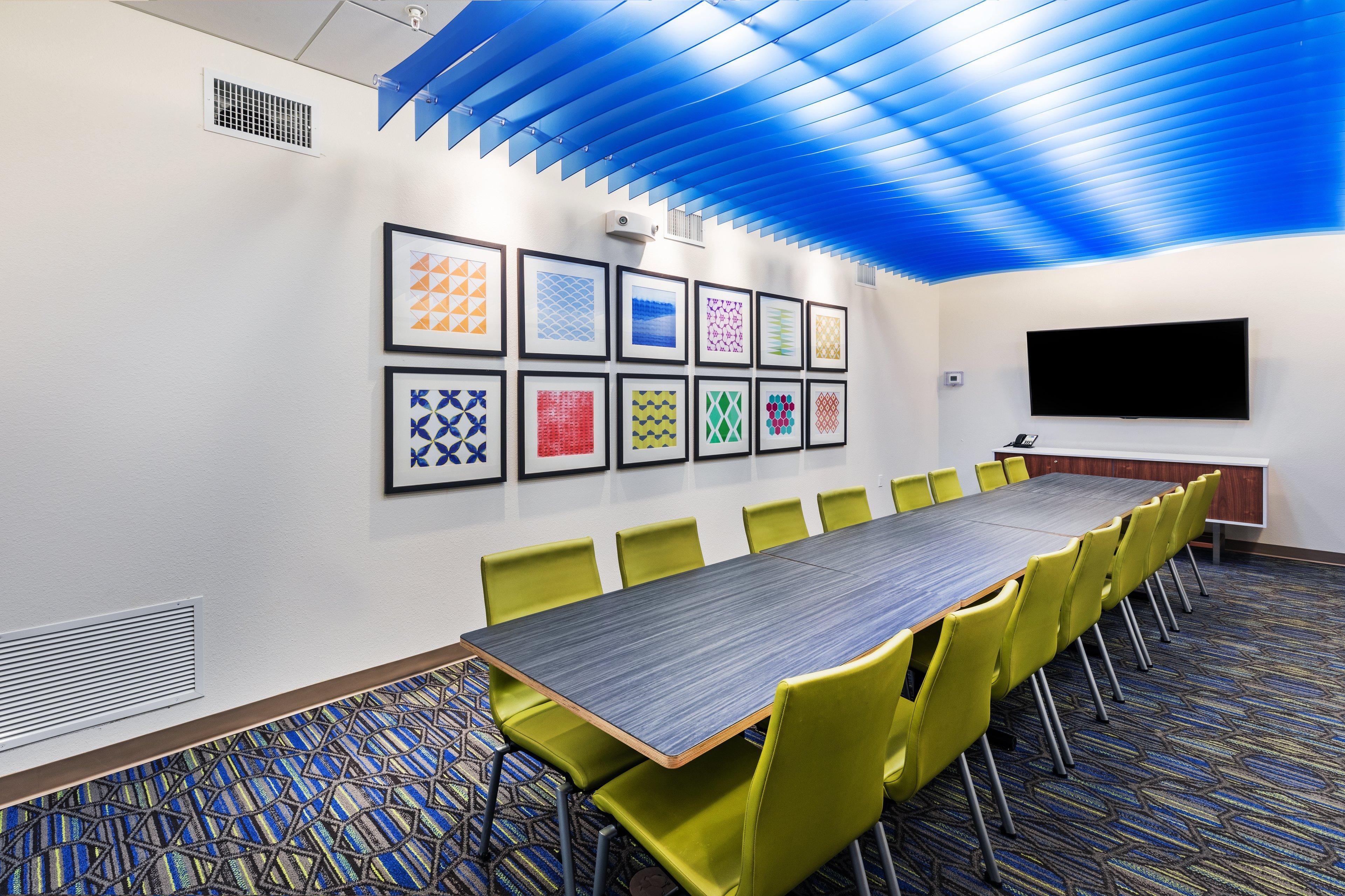 Holiday Inn Express & Suites Junction By Ihg Exterior photo