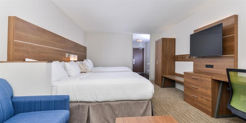 Holiday Inn Express & Suites Junction By Ihg Exterior photo